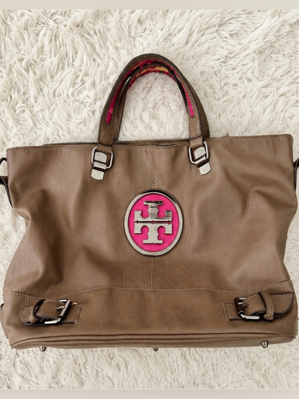 Tory Burch Amanda Easy Tote Y2K Taupe Leather Hot Pink Logo (Amanda Logo Tote)